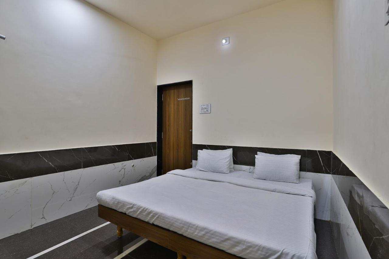 Spot On 37366 Hotel Mahalaxmi Dwārka Eksteriør billede